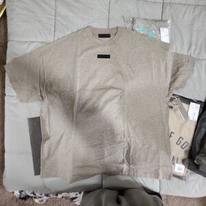 Fear Of God Essentials Short Sleeve - Heather grey.